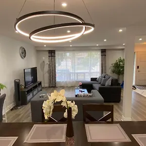 Spectacular 3 Bedroom 2 Wr House - Close To Airport Toronto